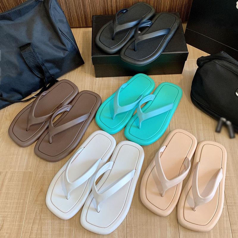 Designer Slippers Vintage Women Sandals Classic Solid Flat Heel Premium Summer Flip-Flops Luxury Beach Shoes Loafers Fashion Ladies Rubber Mules
Designer Slippers Vintage Women Sandals Classic Solid Flat Heel Premium Summer Flip-Flops Luxury Beach Shoes Loafers Fashion Ladies Rubber Mules