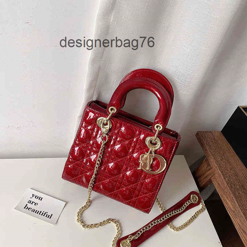 Classic designer Bags Handbags Christians Bride's Bag Female Wedding 2022 Style Small Fragrance Princess Dai Patent Leather Lingge Diagonal Cross NU0Q, Red
Classic designer Bags Handbags Christians Bride's Bag Female Wedding 2022 Style Small Fragrance Princess Dai Patent Leather Lingge Diagonal Cross NU0Q, Red