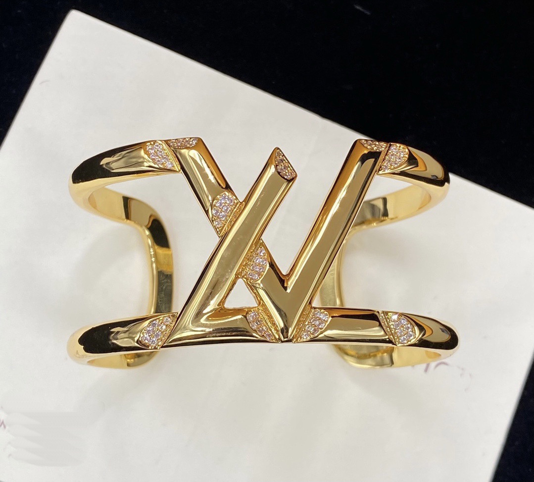 Classic Titanium steel wide version Bangle Metal V Letters inlays ladies blacelet women signs lovers Gifts designer jewelry vvv1288
Classic Titanium steel wide version Bangle Metal V Letters inlays ladies blacelet women signs lovers Gifts designer jewelry vvv1288