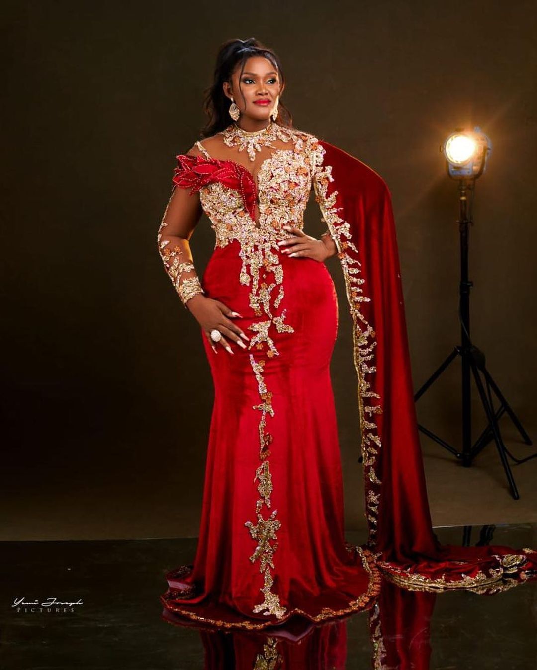 2022 Plus Size Arabic Aso Ebi Red Luxurious Prom Dresses Lace Beaded Crystals Evening Formal Party Second Reception Birthday Engagement Gowns Dress ZJ