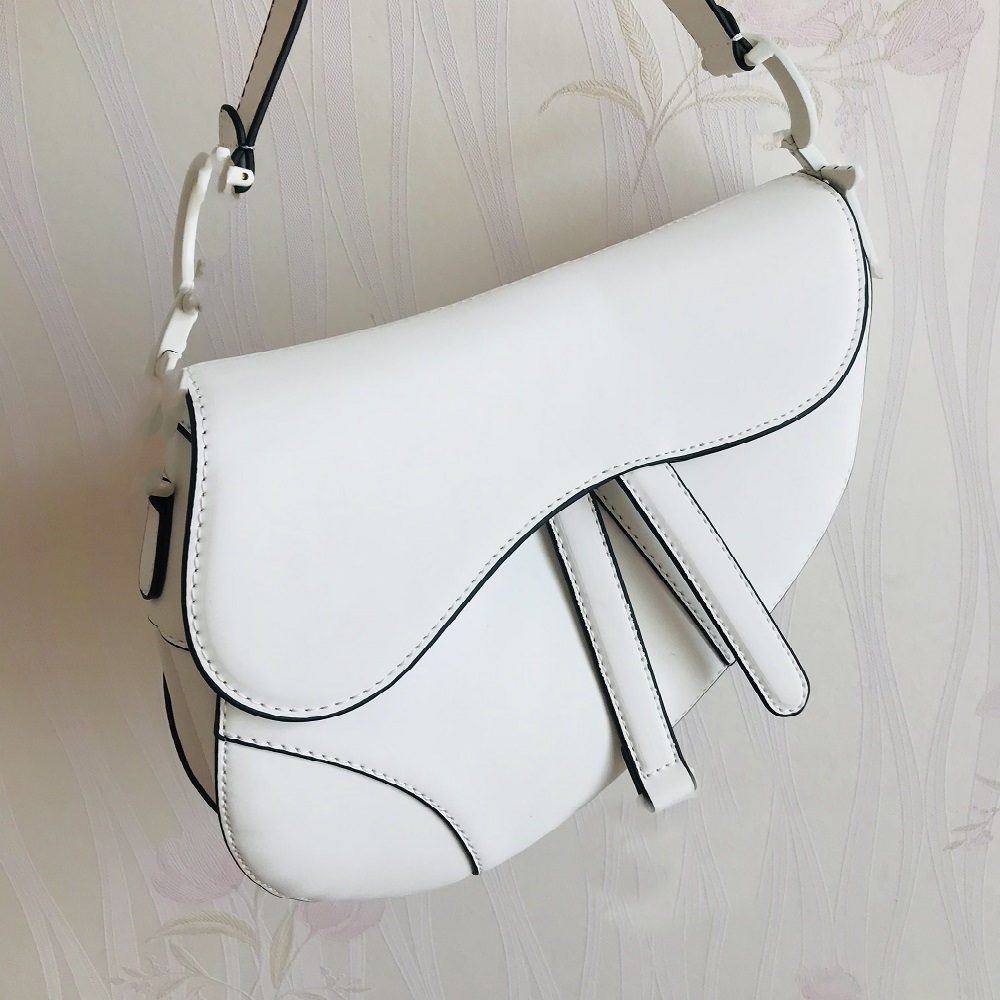 Womens designer bag sadle pochette 5a handbag high quality bags bumbag cosmetics genuine leather artsy for women slim pouch with strap oblique lipstick lady d sling, White bag gold logo
Womens designer bag sadle pochette 5a handbag high quality bags bumbag cosmetics genuine leather artsy for women slim pouch with strap oblique lipstick lady d sling, White bag gold logo