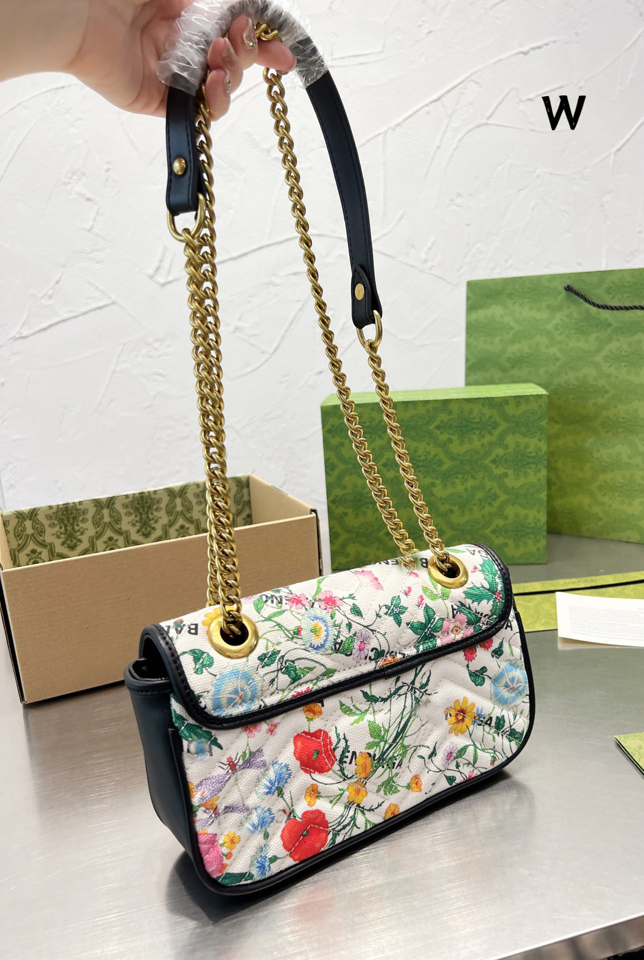 GU2022 new letter double G Logo dinner fashion bag high-quality embroidered love handbag high-grade printed shoulder bag Marmont Christmas Valentine's Day gift, Gift tshirt
GU2022 new letter double G Logo dinner fashion bag high-quality embroidered love handbag high-grade printed shoulder bag Marmont Christmas Valentine's Day gift, Gift tshirt