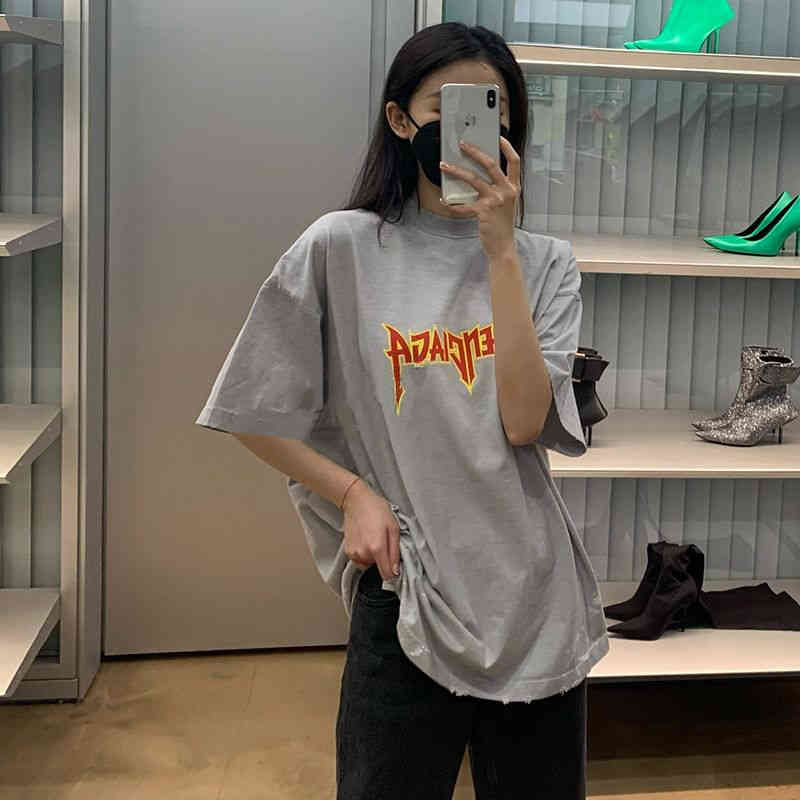 Balenciga Designer T-shirts 2022 New Paris Lightning Crack Hole Old Fashion Short Sleeve T-shirt Men Summer Oversize Loose Women, Black
Balenciga Designer T-shirts 2022 New Paris Lightning Crack Hole Old Fashion Short Sleeve T-shirt Men Summer Oversize Loose Women, Black
