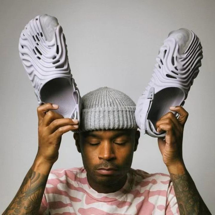 2022 Men Women Sandals Slides Slippers bone Resin Desert Sand foam runner Ararat Rubber West Summer west Grey Flat slide slipper Size 35-45, White
2022 Men Women Sandals Slides Slippers bone Resin Desert Sand foam runner Ararat Rubber West Summer west Grey Flat slide slipper Size 35-45, White