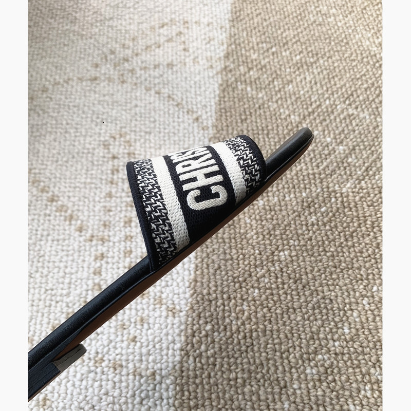 d Family 2022 Summer New Letter Embroidery One Line Belt Slipper Flat Bottom Middle Heel Women Wearing Sandals, Black flat bottom
d Family 2022 Summer New Letter Embroidery One Line Belt Slipper Flat Bottom Middle Heel Women Wearing Sandals, Black flat bottom