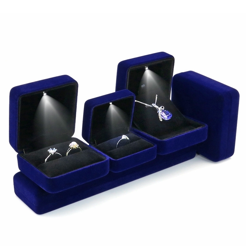 Flannel LED Jewelry Box with LED Light for Lover Gift Wedding Ring Pendant Earring Display Storage Jewellery Boxes and Packaging 220727