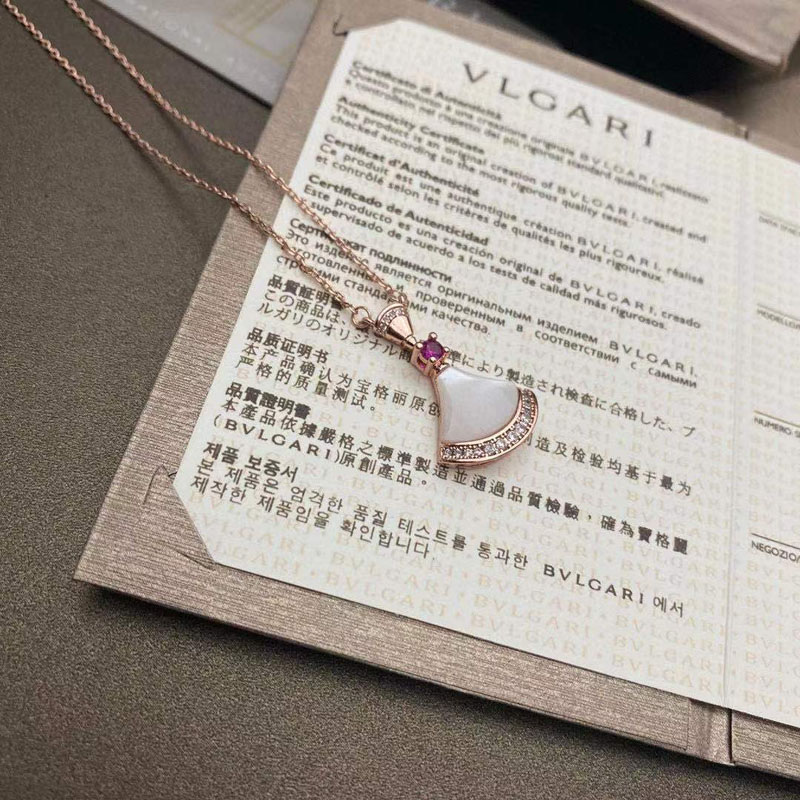Necklace B-Letter Choker Pendant Letter Chain Crystal Rhinestone 18K Gold Plated Brass Copper Necklaces Fashion Women Statement Wedding Jewelry B178
Necklace B-Letter Choker Pendant Letter Chain Crystal Rhinestone 18K Gold Plated Brass Copper Necklaces Fashion Women Statement Wedding Jewelry B178