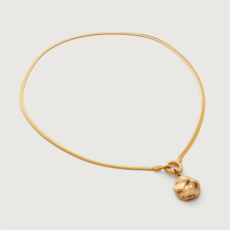 Retro Light Luxury Bump Texture Detachable Round Card Pendant Necklace Snake Bone Chain Niche Fashion Temperament Jewelry
Retro Light Luxury Bump Texture Detachable Round Card Pendant Necklace Snake Bone Chain Niche Fashion Temperament Jewelry