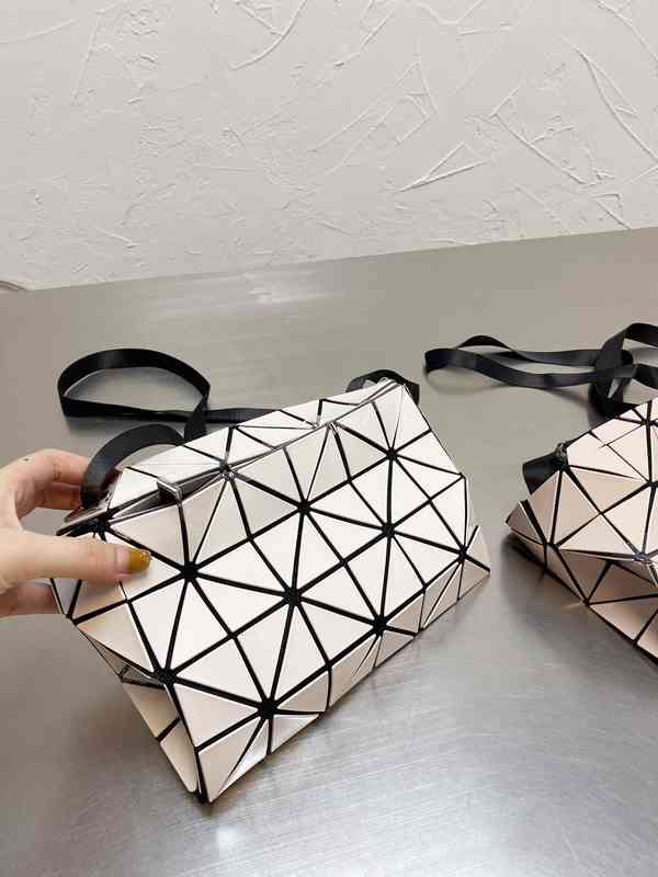 Shoulder Bag Tote Fashion Women Luminous Bao for Girl Geometry Messenger Plain Folding Clutch Crossbody Female Purses 220412, Pink
Shoulder Bag Tote Fashion Women Luminous Bao for Girl Geometry Messenger Plain Folding Clutch Crossbody Female Purses 220412, Pink