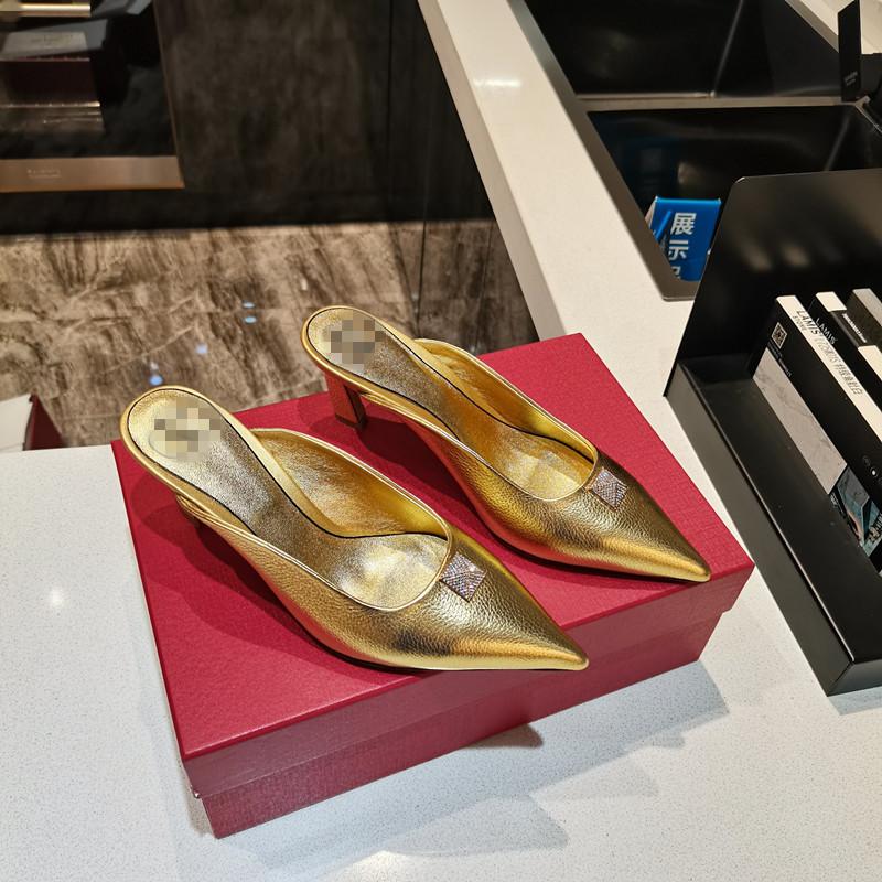 2021 summer rivet head half slippers Sandals women toe flat bottom low heel outdoor leisure Womens shoes 35-42 us4-11 box, Red
2021 summer rivet head half slippers Sandals women toe flat bottom low heel outdoor leisure Womens shoes 35-42 us4-11 box, Red