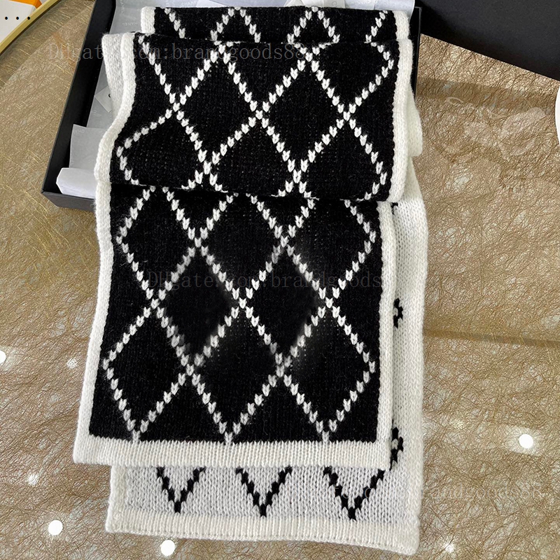 C Cashmere brand Fashion luxury scarves TOP quality Autumn Winter Diamond Designer Scarf shawl for women classic warm Wholesale Big Size Black and White Stole
C Cashmere brand Fashion luxury scarves TOP quality Autumn Winter Diamond Designer Scarf shawl for women classic warm Wholesale Big Size Black and White Stole