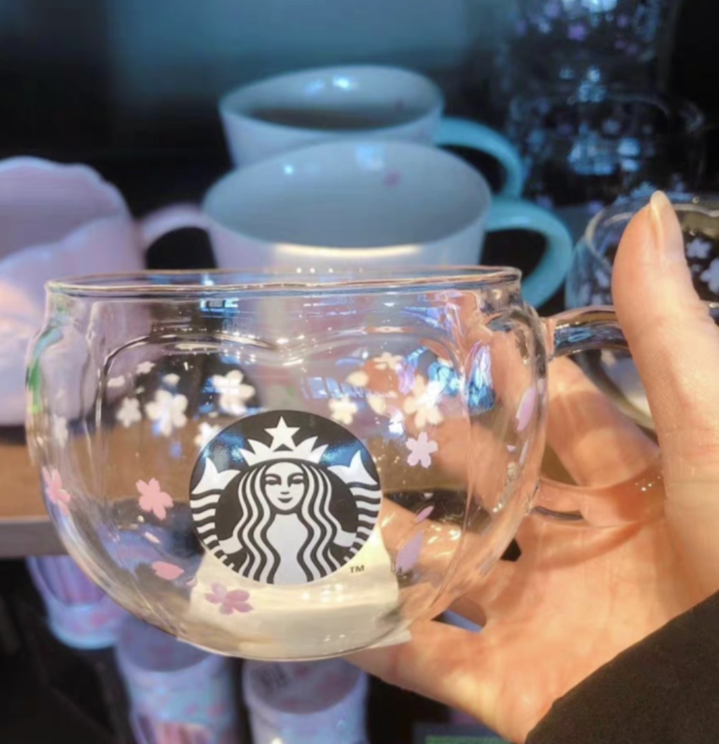 The latest 10oz Starbucks glass mug and cherry Starbucks handle coffee cup support customized logo, Write color after purchase
The latest 10oz Starbucks glass mug and cherry Starbucks handle coffee cup support customized logo, Write color after purchase