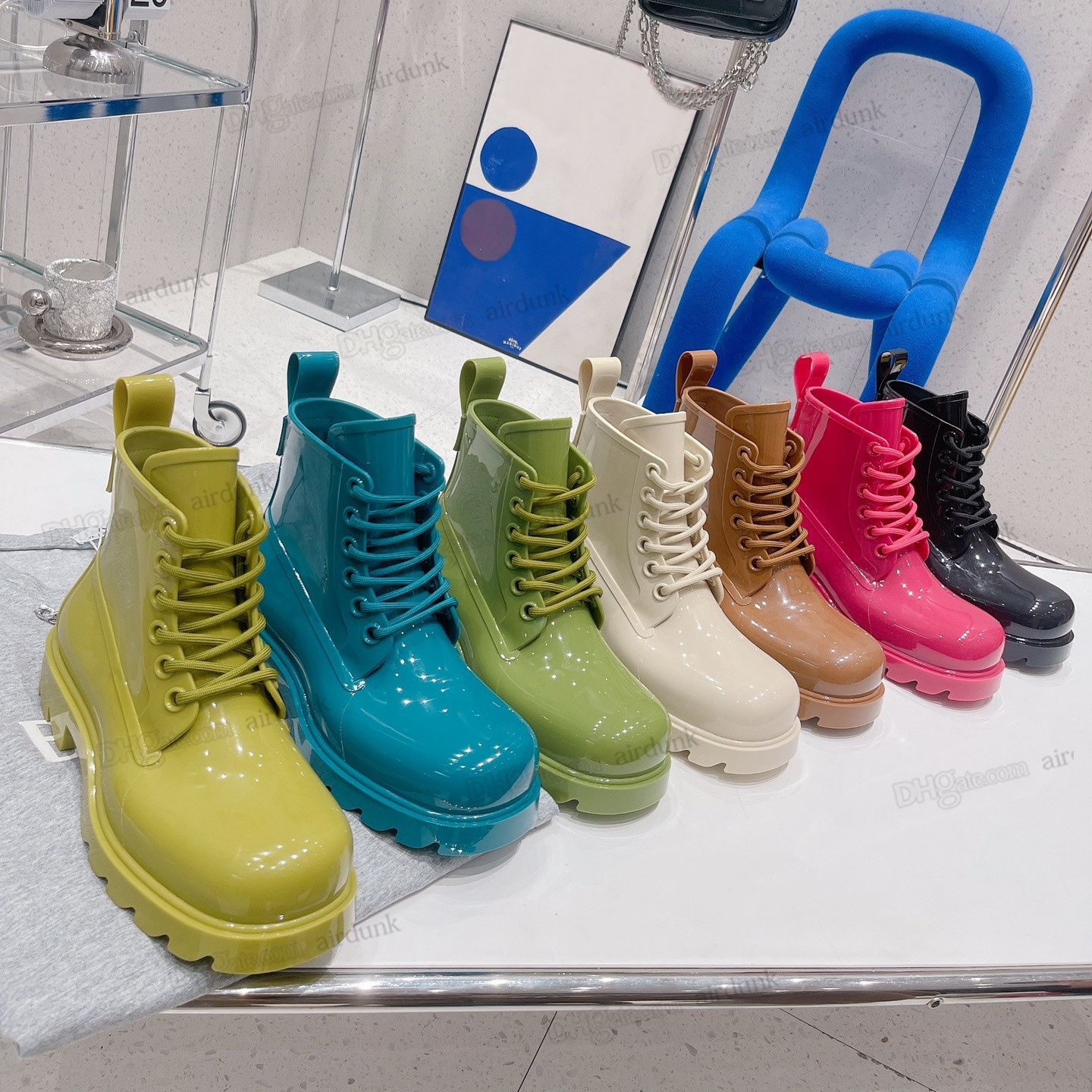 Lace Up Stride Ankle Boots for Womens Mens Tops quality Wear Resistant Rainboots Luxury Designer low heel Thick Soled shoes Winter Women Motorcycle Boot Botega shoes
Lace Up Stride Ankle Boots for Womens Mens Tops quality Wear Resistant Rainboots Luxury Designer low heel Thick Soled shoes Winter Women Motorcycle Boot Botega shoes
