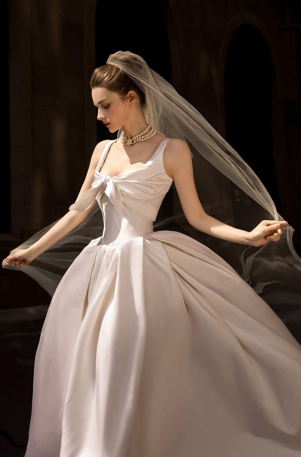 Elegant Satin Gown Wedding Dress Sexy V Neck Sleeveless Spaghetti Straps Bow Tie Appliques Custom Floor Length Made Satin Bridal Dresses Vestido De No