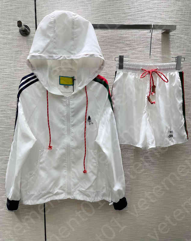Designer Womens Two Piece Pants Brand Logo Striped Embroidered Hoodie Slim Fit Cotton Comfort Shorts Suit Fashion Luxury Sexy Women Clothing
Designer Womens Two Piece Pants Brand Logo Striped Embroidered Hoodie Slim Fit Cotton Comfort Shorts Suit Fashion Luxury Sexy Women Clothing
