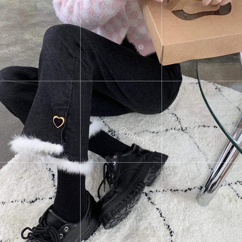 Women Casual High Waist Fur Patchwork Jeans Mujer Y2k Loose Black Flare Pants Fashion Office Lady Vintage Denim Trousers P447
Women Casual High Waist Fur Patchwork Jeans Mujer Y2k Loose Black Flare Pants Fashion Office Lady Vintage Denim Trousers P447