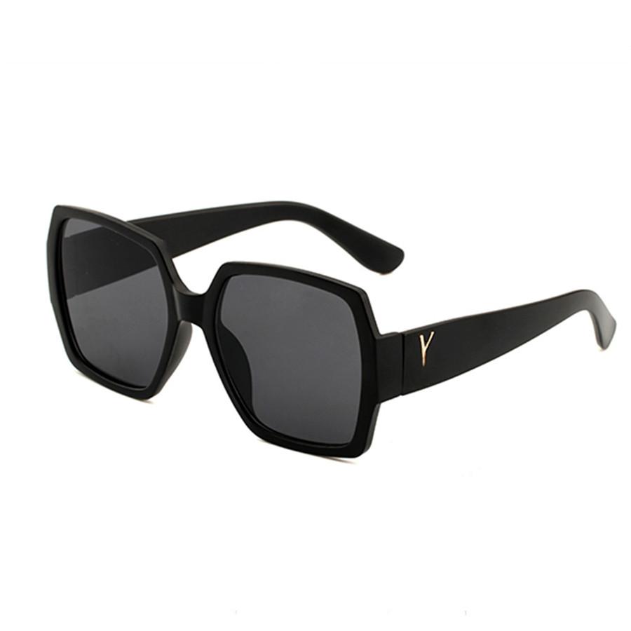 Brand Sunglasses Designer Woman Sunglasses Man Women Ornamental Goggle Glasses Polarized Fashion Summer Adumbral Sun-glasses Red Black Color
Brand Sunglasses Designer Woman Sunglasses Man Women Ornamental Goggle Glasses Polarized Fashion Summer Adumbral Sun-glasses Red Black Color