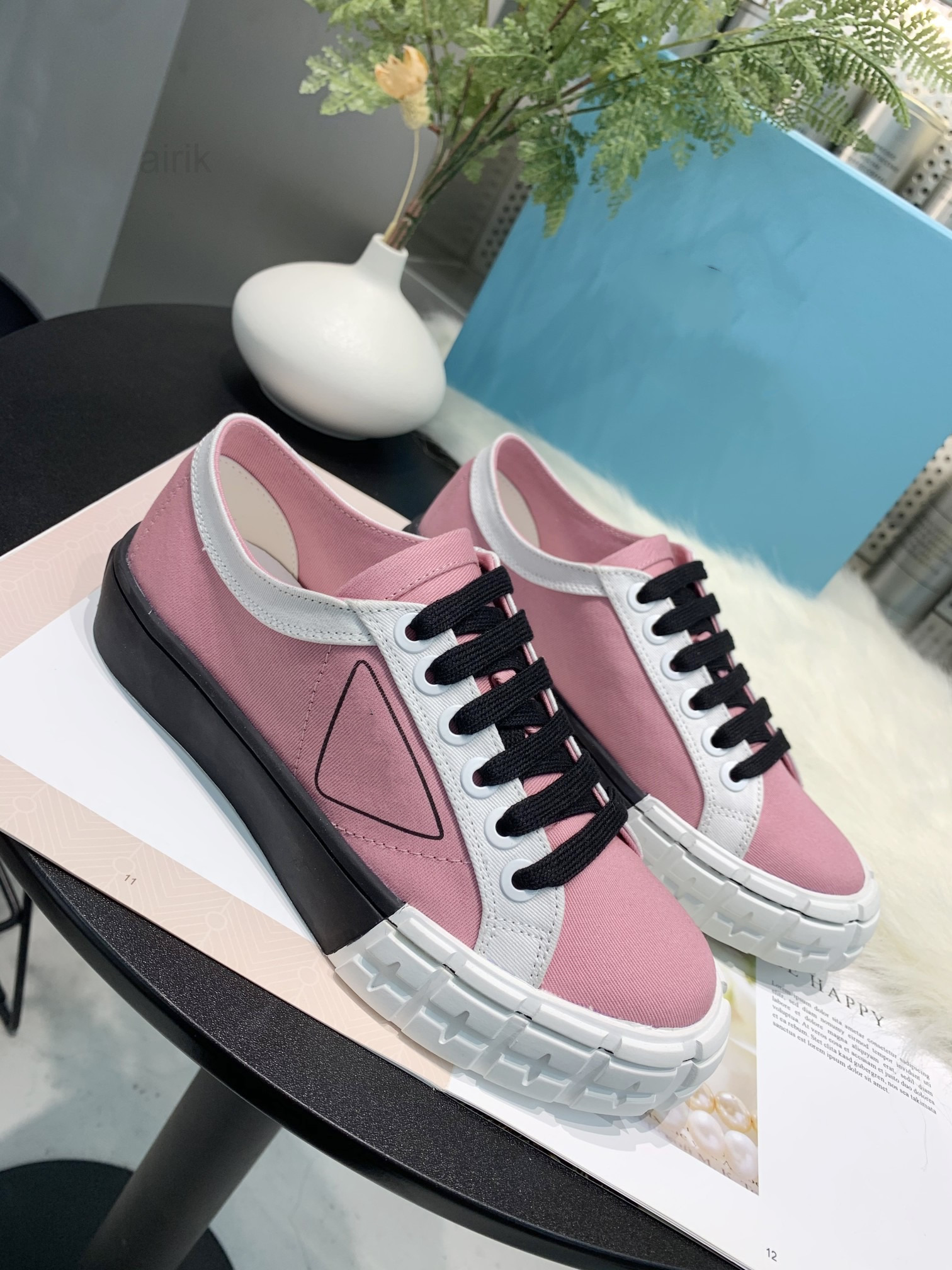Women Designer sneakers Luxury leather casual shoes men shoes genuine leather fashion Mixed color original 0826, 02
Women Designer sneakers Luxury leather casual shoes men shoes genuine leather fashion Mixed color original 0826, 02