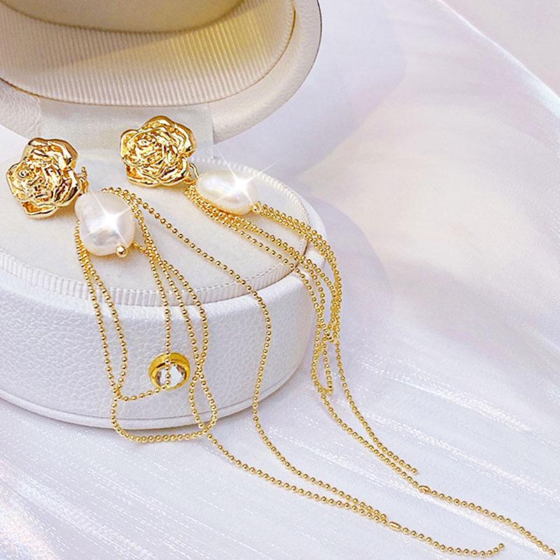 Clip-on & Screw Back Baroque Retro Pearl Romantic Rose Earrings For Lady Charm Elegant Long Tassel Temperament Ear Stud 14k Real Gold Jewelr
Clip-on & Screw Back Baroque Retro Pearl Romantic Rose Earrings For Lady Charm Elegant Long Tassel Temperament Ear Stud 14k Real Gold Jewelr