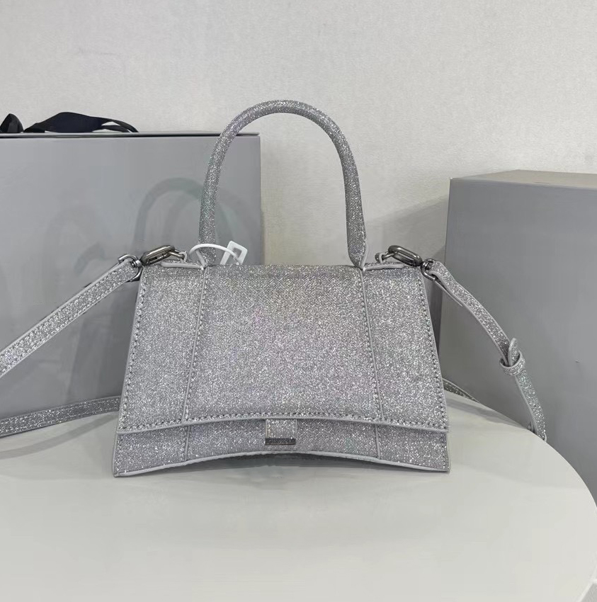 BulingBuling Hourglass Tote Star Black Silver Canvas Classic Curved Letters Accessory Flap with Shoulder Strap PU Lined Crossbody Bag Luxury Designer Handbag, Box
BulingBuling Hourglass Tote Star Black Silver Canvas Classic Curved Letters Accessory Flap with Shoulder Strap PU Lined Crossbody Bag Luxury Designer Handbag, Box