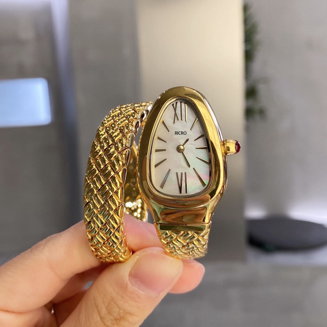 Ladies quartz watch snake shape unique art style design 23X34mm size sport series internal memory spring material, Box
Ladies quartz watch snake shape unique art style design 23X34mm size sport series internal memory spring material, Box