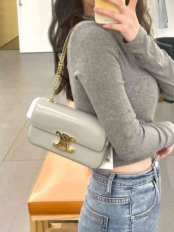 Lisa's Same Arc De Triomphe Chain Armpit Bag Magic Stick Tofu Leather One Shoulder Hand Versatile Female, Light gray
Lisa's Same Arc De Triomphe Chain Armpit Bag Magic Stick Tofu Leather One Shoulder Hand Versatile Female, Light gray