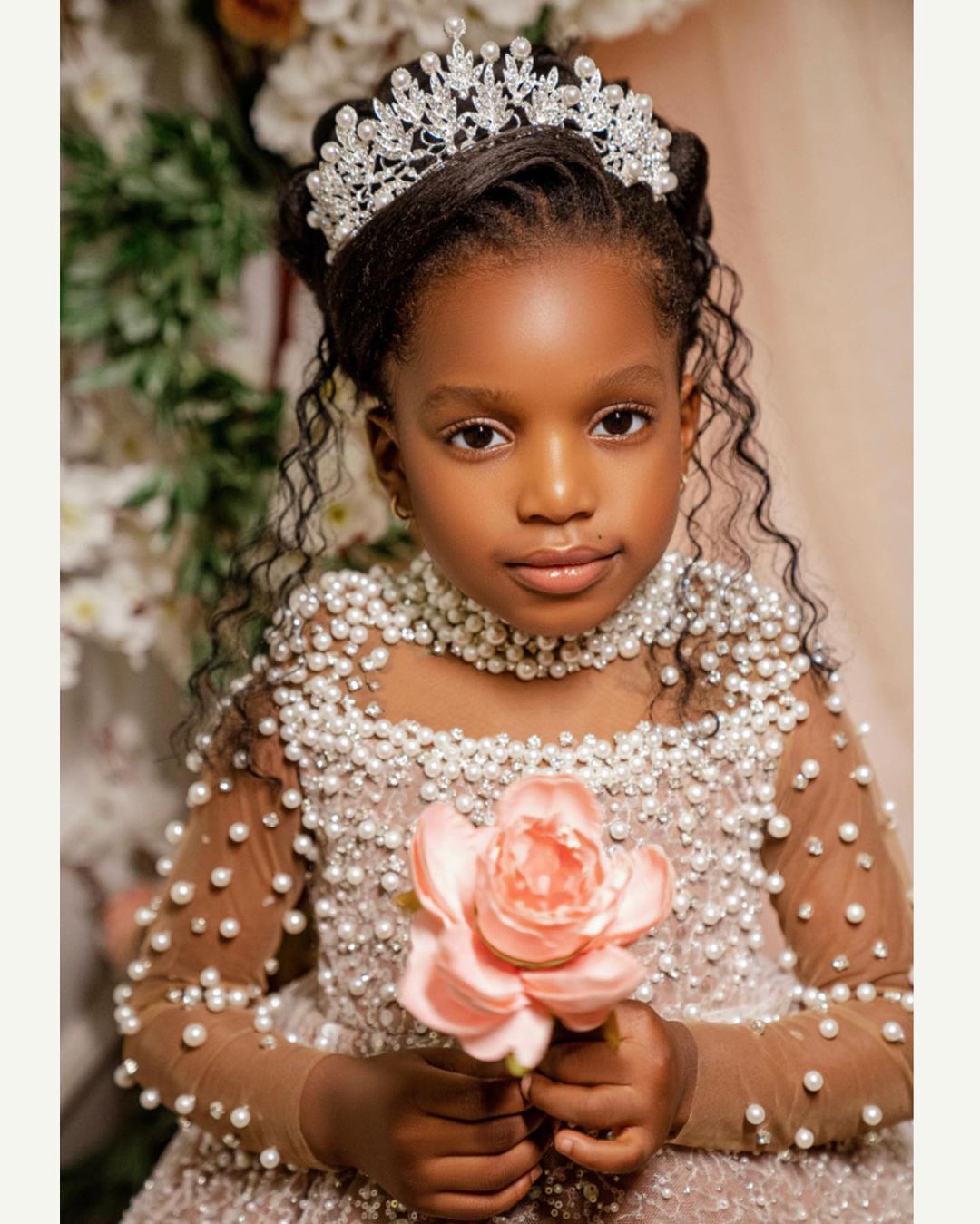 2022 Luxurious Sequined Lace Flower Girl Dresses High Neck Long Sleeves Ball Gown Tutu Lilttle Kids Birthday Pageant Weddding Gowns ZJ516