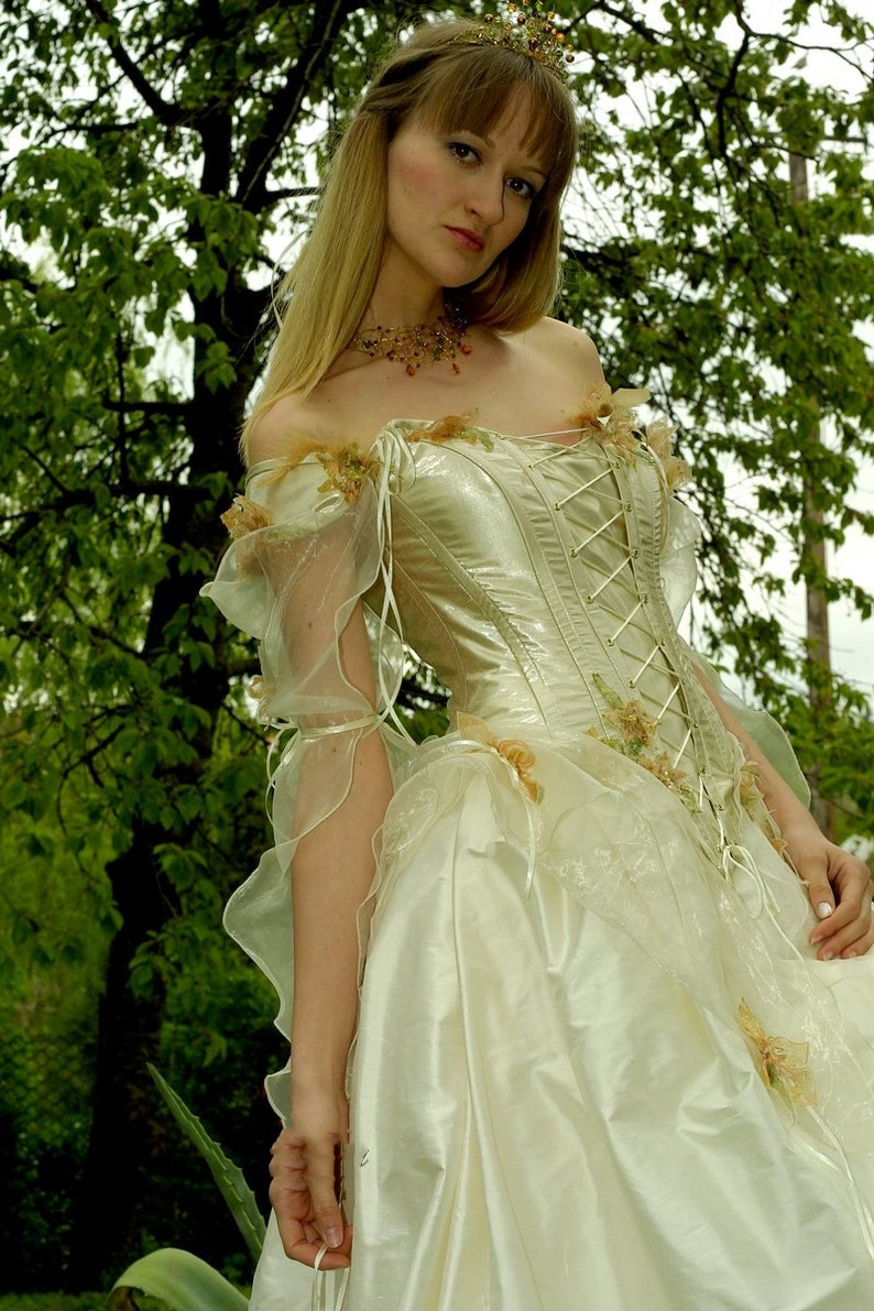 Rococo Inspired Fairy Princess Corset Wedding Dress Off The Shoulder Vintage Victorian A Line Bridal Gowns Gold Lace Floral Appliques Renaissance Brid