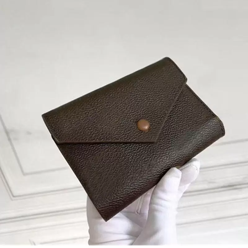 M41938 victorine purses with box leather multicolor coin purse Mini Short wallets foldable Key Coins Card Holder Case Accessoires Wallet
M41938 victorine purses with box leather multicolor coin purse Mini Short wallets foldable Key Coins Card Holder Case Accessoires Wallet