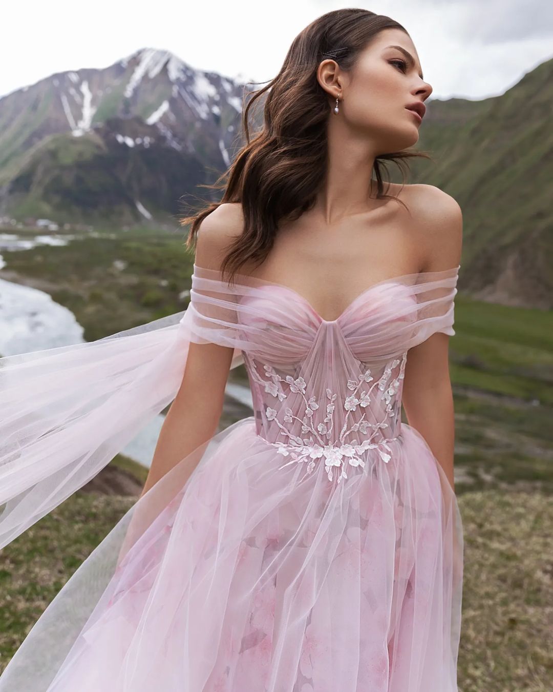 Romantic Evening Dresses Off Shoulder Tulle Applique Illusion Bow Floor Length Custom Made Princess Bridal Dress Robe De Mariée