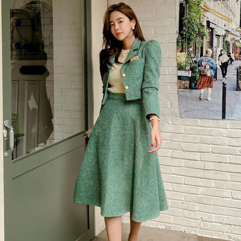 Work Dresses Autumn Winter Two Piece Set Women Fashion Notched Collar Green Short Blazer Jacket + High Waist Ball Gown Midi Skirt Suits
Work Dresses Autumn Winter Two Piece Set Women Fashion Notched Collar Green Short Blazer Jacket + High Waist Ball Gown Midi Skirt Suits