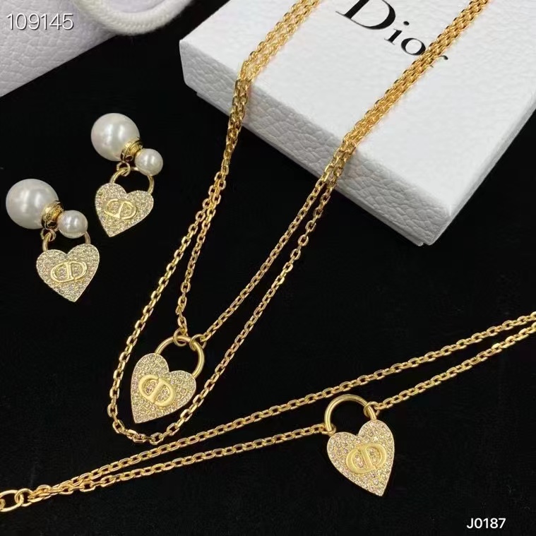 Designer Premium Jewelry Letters CD DOIR Necklace Bracelet Earrings Couple Birthday Wedding Gifts
Designer Premium Jewelry Letters CD DOIR Necklace Bracelet Earrings Couple Birthday Wedding Gifts