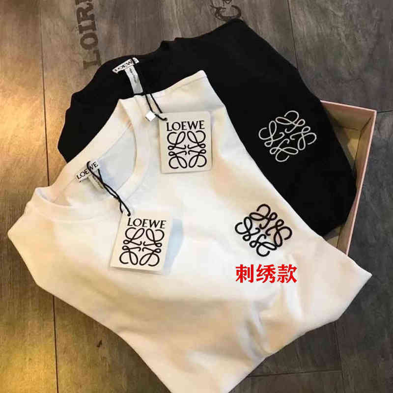 Loewe Luo Yiwei Embroidered Classic on the Chest Pure Cotton Loose Men' and Women' Round Neck Lovers T-shirt66, White
Loewe Luo Yiwei Embroidered Classic on the Chest Pure Cotton Loose Men' and Women' Round Neck Lovers T-shirt66, White
