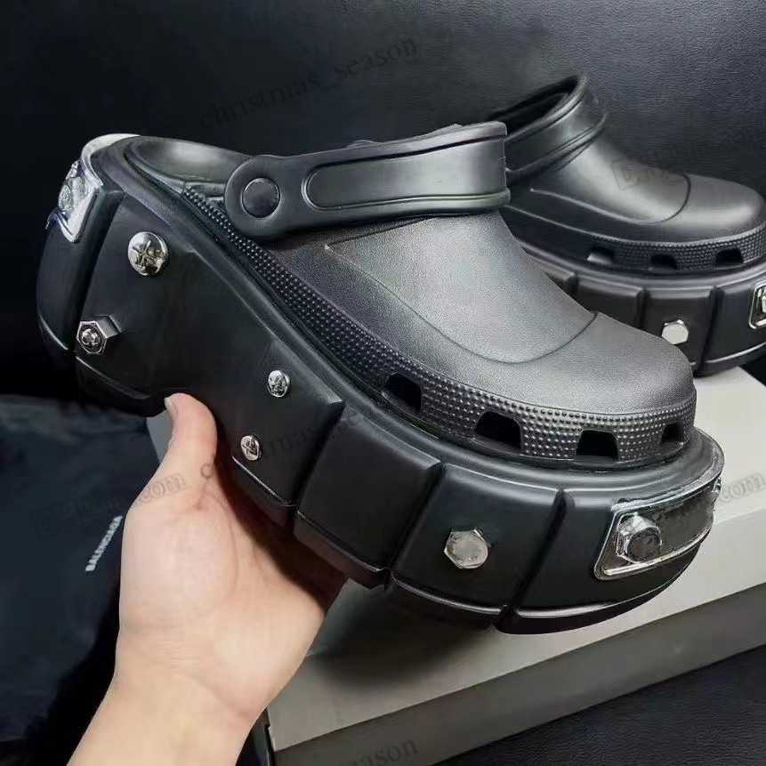 Slippers Men Women Casual Shoes Triple S Punk Style Flip Flops HardCroc Beach Pool Slides Sandals Rubber Rivet Slide Foam Water Walker Trainer
Slippers Men Women Casual Shoes Triple S Punk Style Flip Flops HardCroc Beach Pool Slides Sandals Rubber Rivet Slide Foam Water Walker Trainer