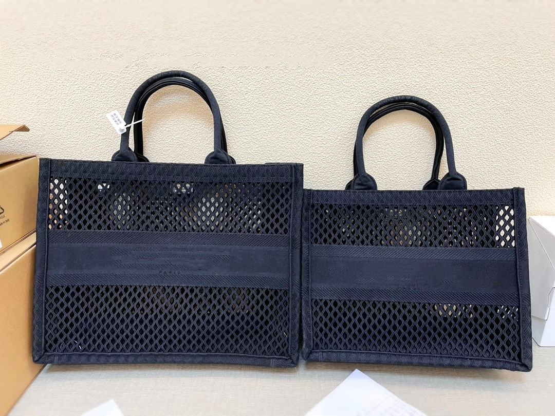 Luxury hollow-out mesh embroidery shopping bag large capacity handbag and make up the freight difference, Black
Luxury hollow-out mesh embroidery shopping bag large capacity handbag and make up the freight difference, Black