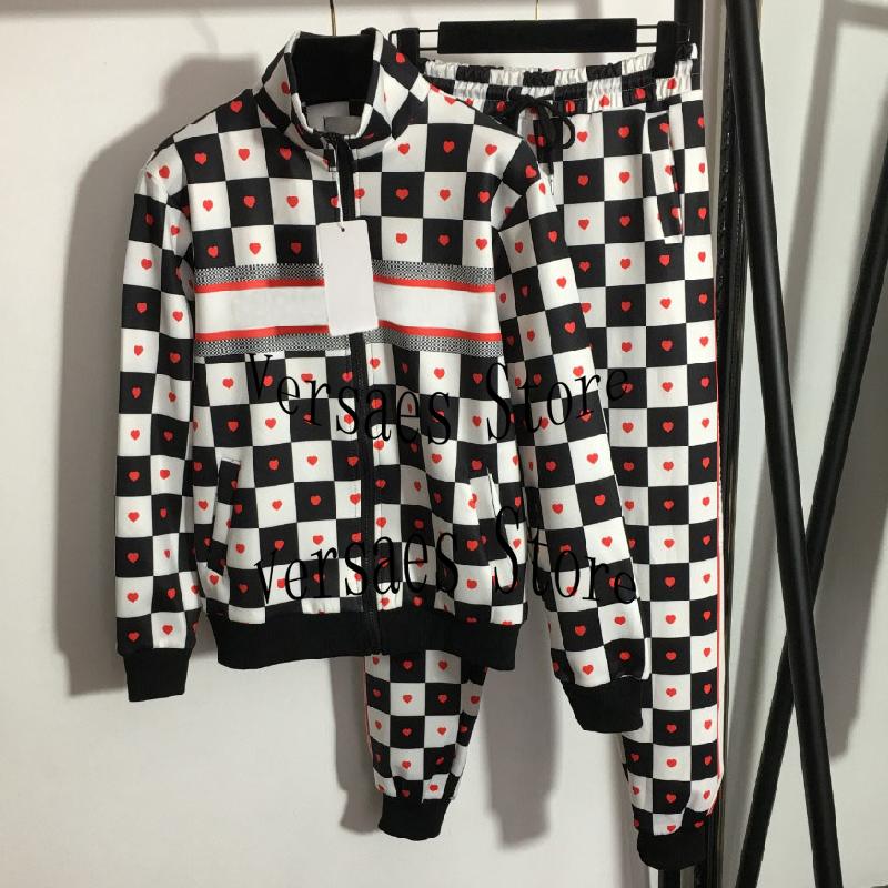 Women' Two Piece Pants 2022Luxury Design Fashion Sportswear Contrast Check Letter Print Long Sleeve Zipper Jacket + Elastic Waist Casual, White
Women' Two Piece Pants 2022Luxury Design Fashion Sportswear Contrast Check Letter Print Long Sleeve Zipper Jacket + Elastic Waist Casual, White