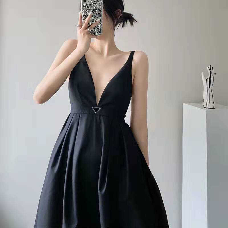 women's dress Casual Dresses Womens Designer Clothing 2022Sexy suspender knitted skirt Skims fashion women wear sexy ShortDress, Black
women's dress Casual Dresses Womens Designer Clothing 2022Sexy suspender knitted skirt Skims fashion women wear sexy ShortDress, Black