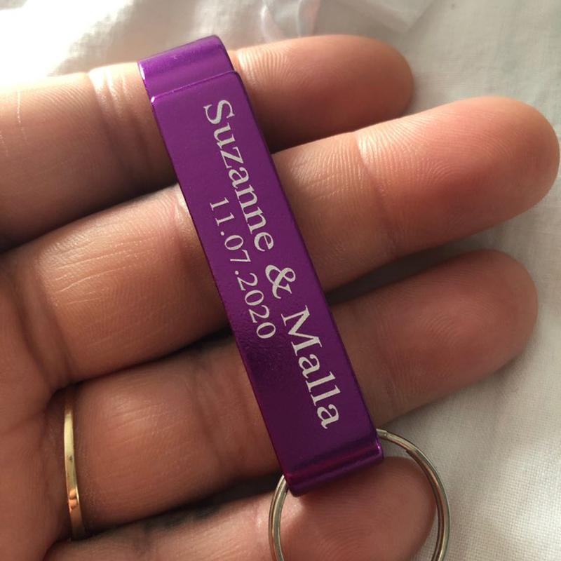 Wholesale 100pcs Personalised Engraved Engraving text Bottle Opener Dog Tag Keychains Keyrings Personalized Wedding Gift 220411