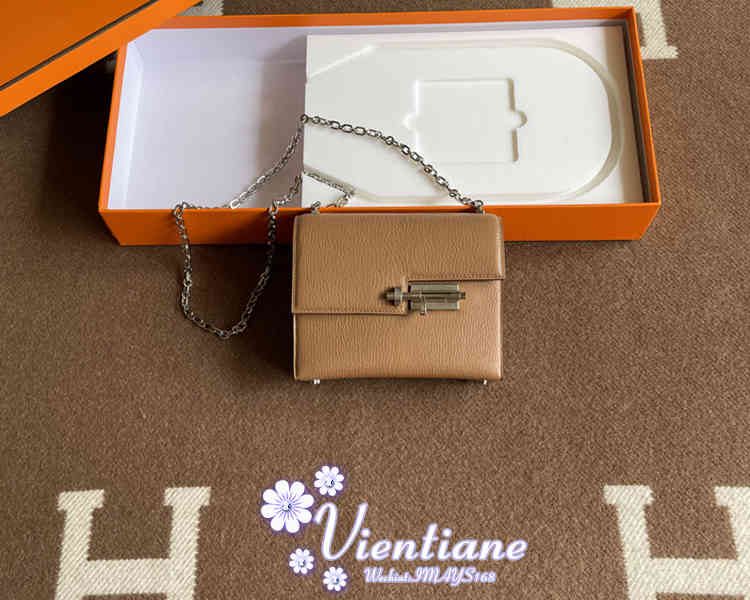 Herme Bags Director Hand Stitched Verrou Bolt Bag 18cm Sparrow Wood 2j Quebracho Goat Skin Silver Buckle, Rosewood 2j quebracho
Herme Bags Director Hand Stitched Verrou Bolt Bag 18cm Sparrow Wood 2j Quebracho Goat Skin Silver Buckle, Rosewood 2j quebracho