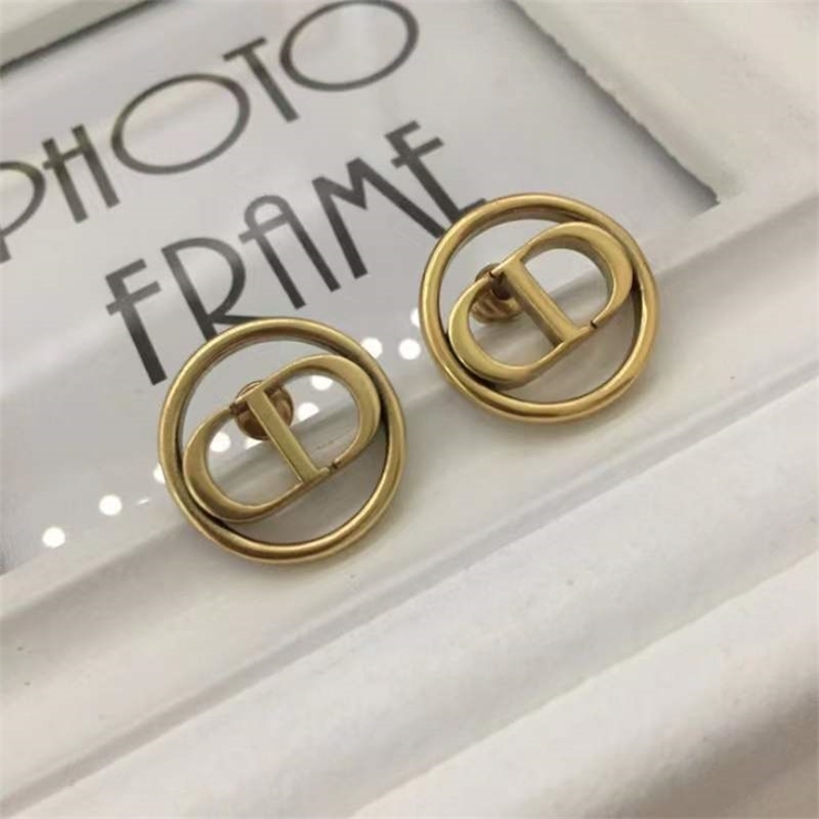 12% OFF jewelry The New high-end letter ring earrings women's light luxury fashion Earrings
12% OFF jewelry The New high-end letter ring earrings women's light luxury fashion Earrings
