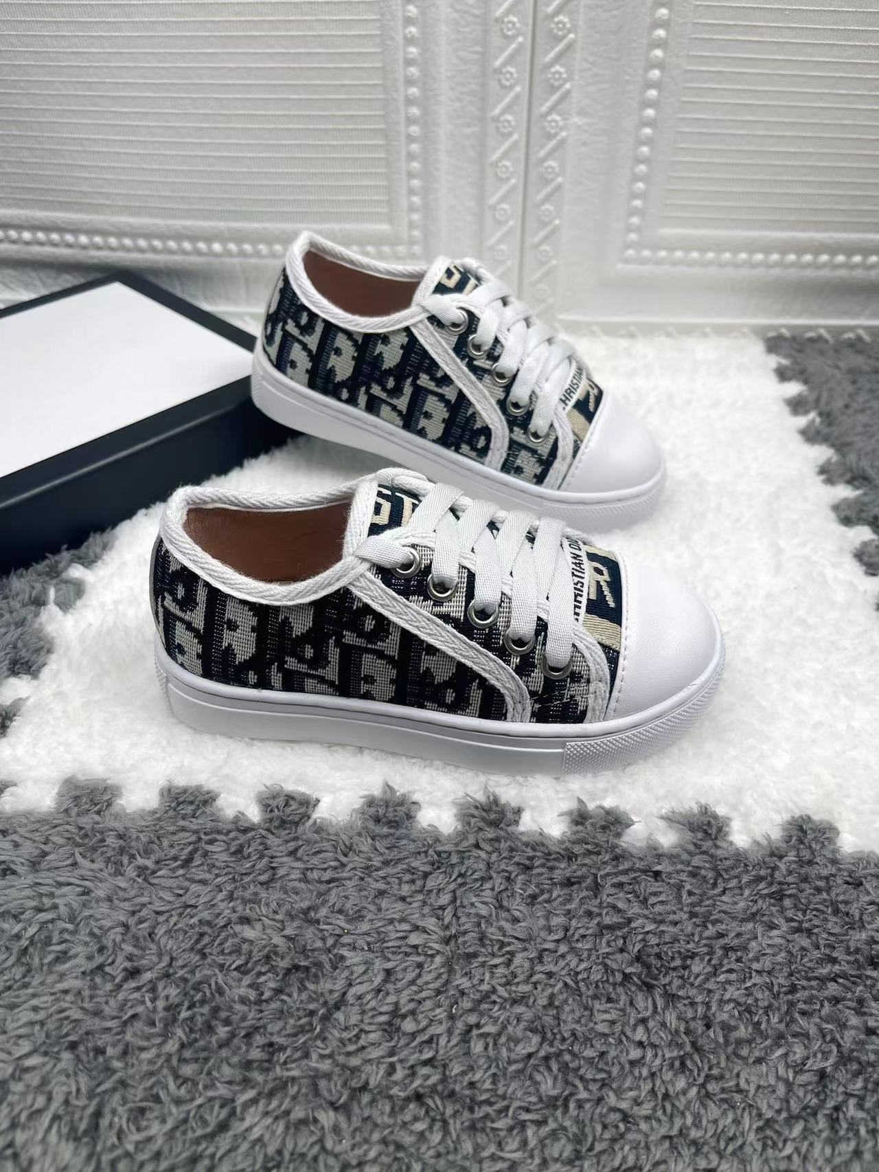 kid designer shoe white girl tennis trainer sneakers genuine leather baby boys soccer boots
kid designer shoe white girl tennis trainer sneakers genuine leather baby boys soccer boots