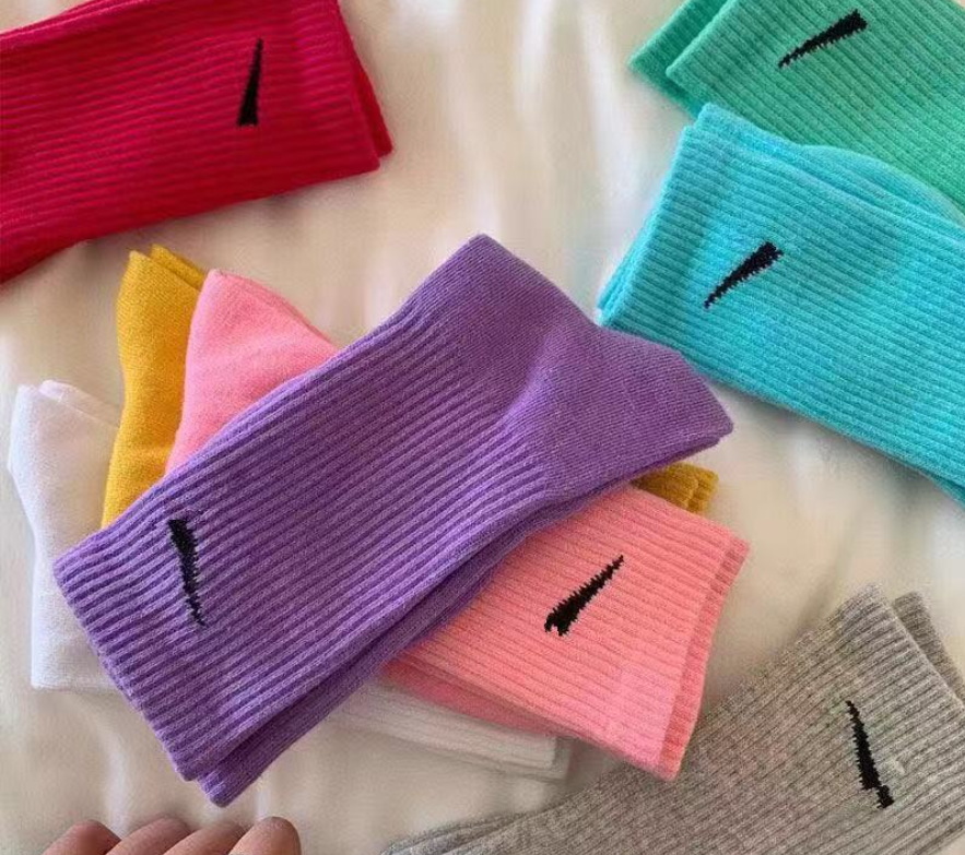 Mens socks Women Socking High Quality Letter Breathable Cotton jogging Basketball football
Mens socks Women Socking High Quality Letter Breathable Cotton jogging Basketball football