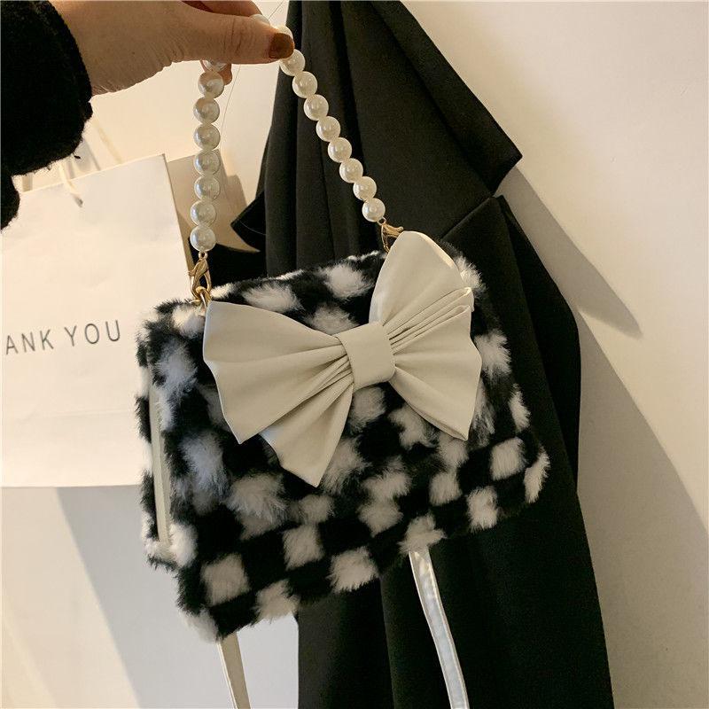 Evening Bags 2022 Concise PU Bow Bolso Mujer Checkered Faux Fur Square Shoulder Elegant Pearl Handle Fashion Women Crossbody BagsEvening, White
Evening Bags 2022 Concise PU Bow Bolso Mujer Checkered Faux Fur Square Shoulder Elegant Pearl Handle Fashion Women Crossbody BagsEvening, White
