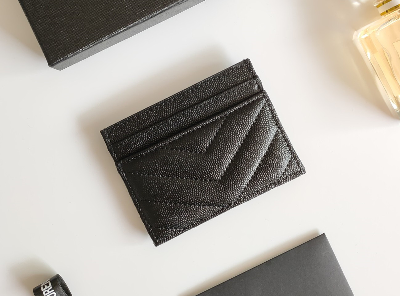 Fashion Card Holders caviar woman mini wallet Designer pure color genuine leather Pebble texture luxury Black wallet with box, Golden sign- dark red
Fashion Card Holders caviar woman mini wallet Designer pure color genuine leather Pebble texture luxury Black wallet with box, Golden sign- dark red
