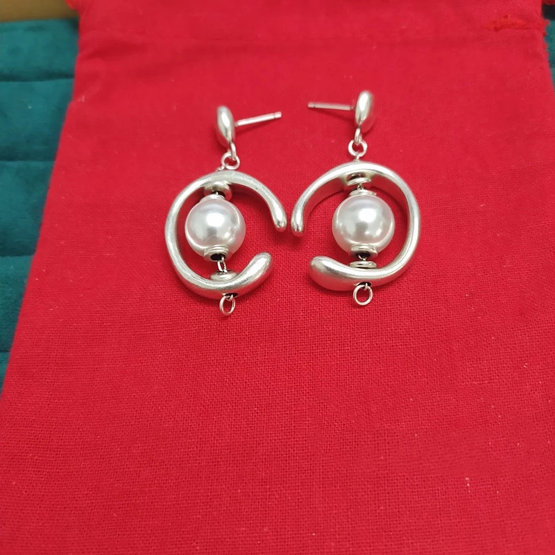 Stud Earring Popular Spanish Original Fashion 925 Silver Color White Pearl with Notch Circle Pin INORBIT Earrings UNO de 50 Jewelry Gift
Stud Earring Popular Spanish Original Fashion 925 Silver Color White Pearl with Notch Circle Pin INORBIT Earrings UNO de 50 Jewelry Gift