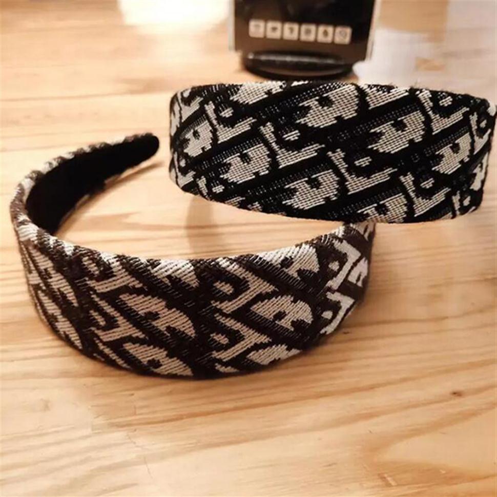 9color Brand Designer Cartoon Letters Stripe Print Cloth Headband Women Vintage Wide Edge Cross Knotted Hair Hoop Small Sweet Wind297W
9color Brand Designer Cartoon Letters Stripe Print Cloth Headband Women Vintage Wide Edge Cross Knotted Hair Hoop Small Sweet Wind297W