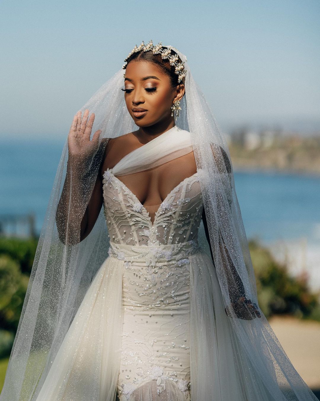 Luxury Mermaid Wedding Dresses Off Shoulder Short Sleeve Lace Crystal Beaded Sexy Illusion Bride Dress Wedding Gowns Custom Made