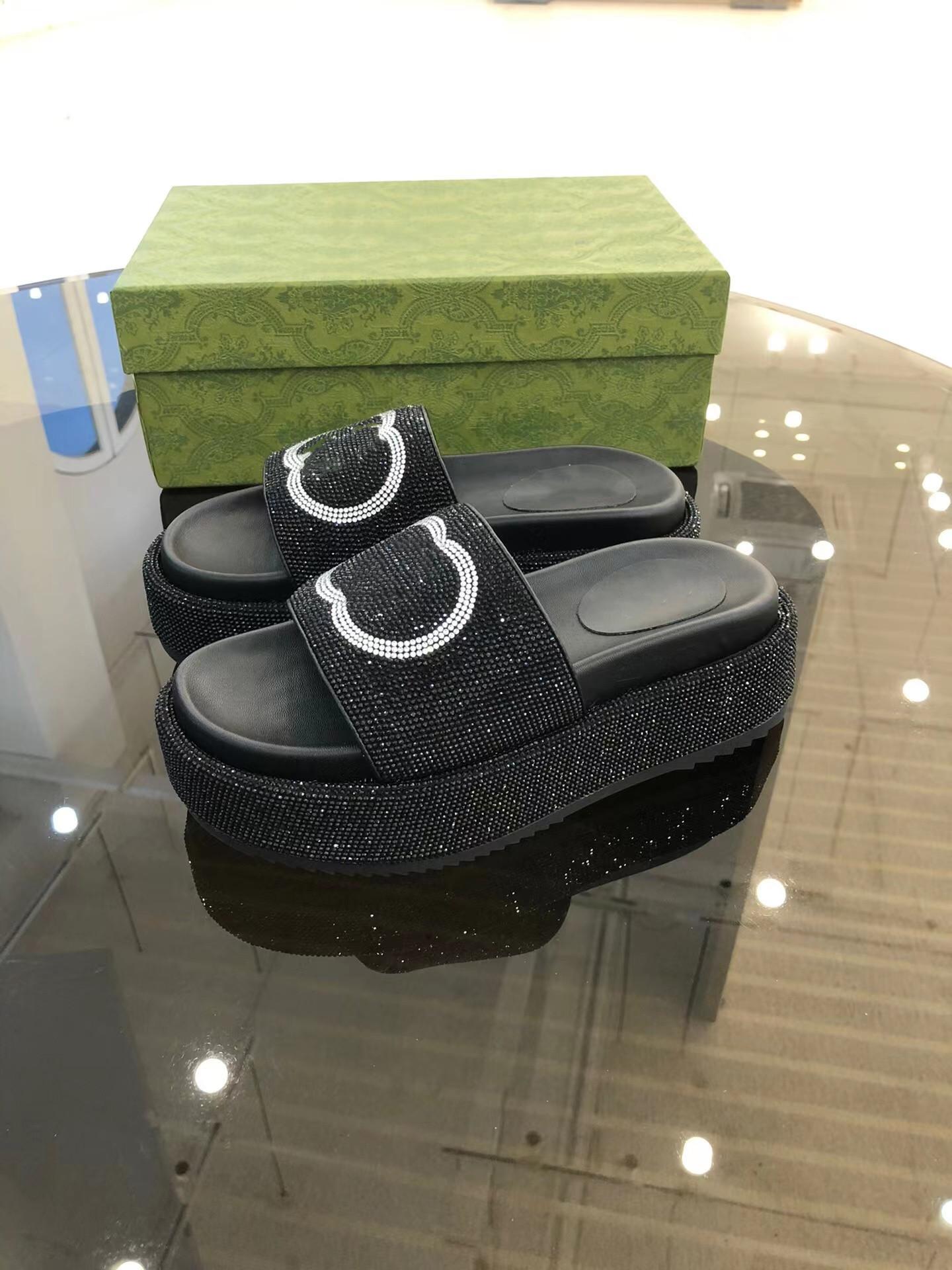 Summer limited edition thick soled slippers with shiny a diamond upper and cross sandals size35-44, Black
Summer limited edition thick soled slippers with shiny a diamond upper and cross sandals size35-44, Black