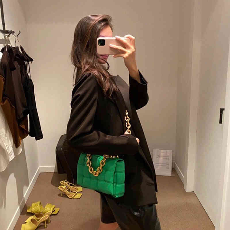 Venetas Designer Bottegas Divani Handbags Genuine Jodie Small Square Bag Chain Strap Portable Messenger Pillow Single Shoulder Woven Cowhide, Black trumpet
Venetas Designer Bottegas Divani Handbags Genuine Jodie Small Square Bag Chain Strap Portable Messenger Pillow Single Shoulder Woven Cowhide, Black trumpet