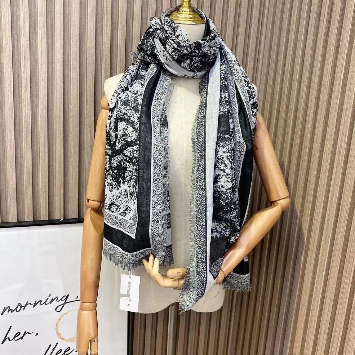 22 new silk models new jungle four-sided beard high-end women's knitted fashion Western style wild shawl decorative scarf
22 new silk models new jungle four-sided beard high-end women's knitted fashion Western style wild shawl decorative scarf